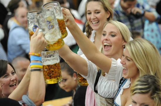 休假制度：欧洲最享受 亚洲最勤奋冰球突破豪华版手机版盘点各国带薪(图4)